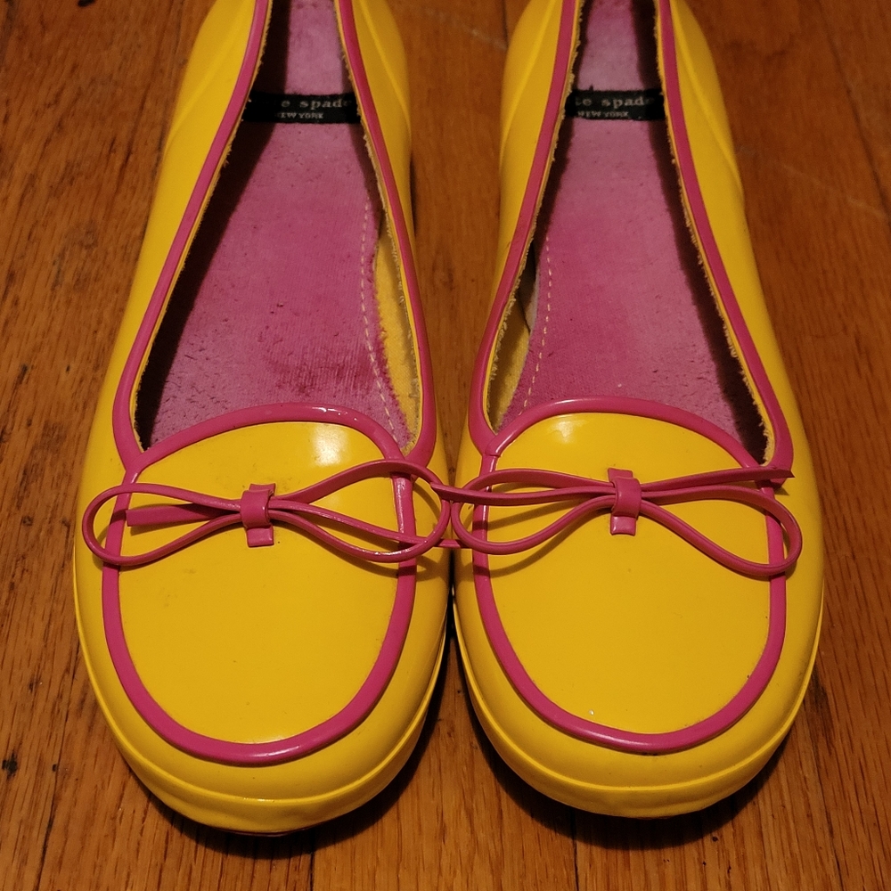 Rain shoes